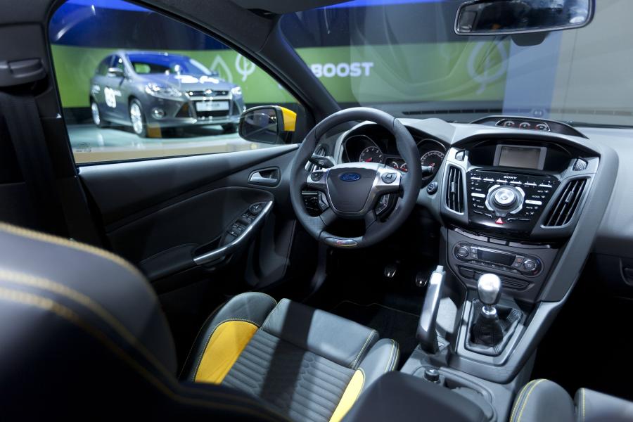  Ford Focus ST 2010 года  (фото 25 из 46)
